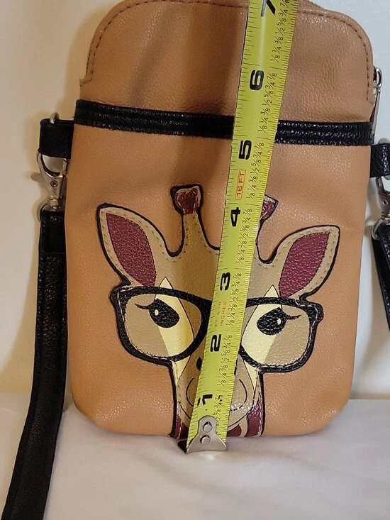 Tan crossbody bag, giraffe applique, detachable strap, silver hardware fannypack - Picture 7 of 8